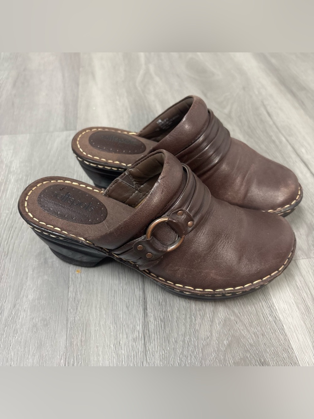 Softspots Brown Leather O-Ring Clogs Women’s Size 7W